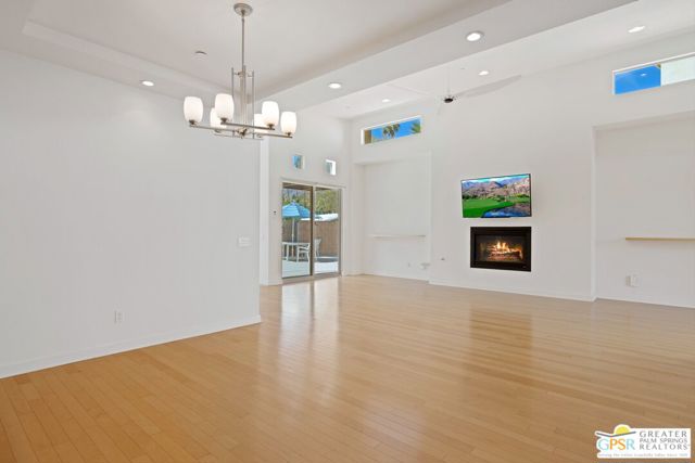941 Oceo Circle, Palm Springs CA: https://media.crmls.org/mediaz/71368c30-25ea-46d4-8a29-8fc5e2536b4f.jpg