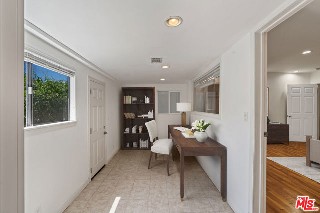 4823 Topanga Canyon Boulevard, Woodland Hills CA: https://media.crmls.org/mediaz/7136c5bd-d3a3-4bb9-a34c-be2238b9ea1f.jpg