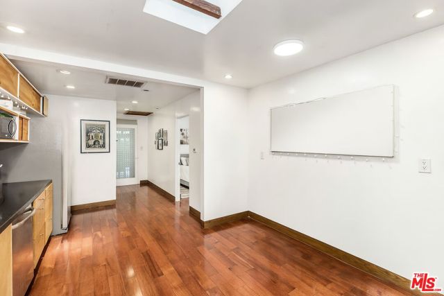 1141 Cabrillo Avenue, Venice CA: https://media.crmls.org/mediaz/71375d7e-8679-49a0-a7e1-9485def20ae8.jpg