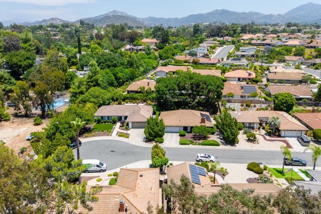 17893 Corte Emparrado, San Diego CA: https://media.crmls.org/mediaz/71380825-31bb-4b85-8d38-f117695e5e48.jpg