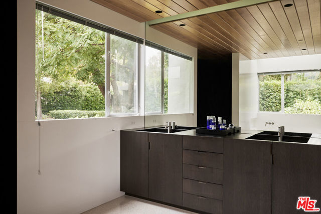 3970 Archdale Road, Encino CA: https://media.crmls.org/mediaz/71387ba5-6c1d-4d66-a3a7-e499b1e8f99f.jpg