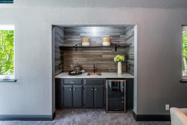 Image 33 of 52 For 1006 Howard Hills Rd