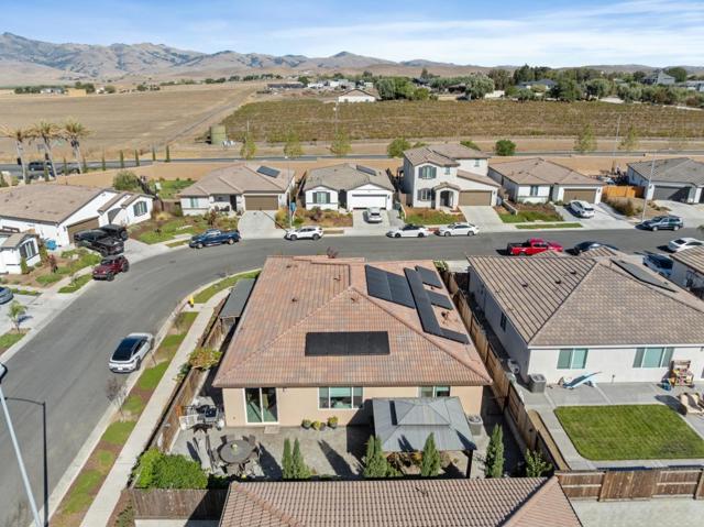 2141 Wildflower Drive, Hollister CA: https://media.crmls.org/mediaz/71395cc8-d633-41af-a4db-c37b38758f66.jpg