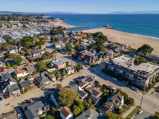 207 2nd Avenue, Santa Cruz CA: https://media.crmls.org/mediaz/713979ab-d735-4c32-862b-03d8815d2c6d.jpg