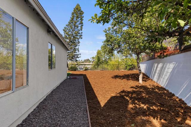 1267 Sonoma Ct, Chula Vista CA: https://media.crmls.org/mediaz/7139a88a-a901-4c51-a6f7-06a9b0ab49fe.jpg