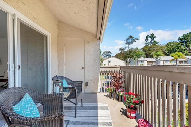 8515 Villa La Jolla Drive, La Jolla CA: https://media.crmls.org/mediaz/7139f2fa-ac13-4274-9aad-e02b84fb248e.jpg