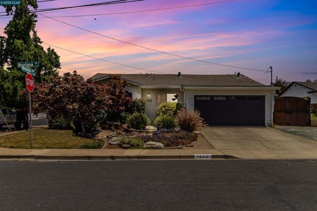 1349 Montana Dr, Concord CA: https://media.crmls.org/mediaz/713a1457-c63f-4e29-ad65-badec851f4a5.jpg