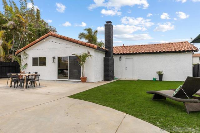1211 California St, Imperial Beach CA: https://media.crmls.org/mediaz/713a6c90-4f41-4b62-b354-102b19838321.jpg