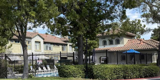 12530 Heatherton Ct, San Diego CA: https://media.crmls.org/mediaz/713a7448-3ee1-4068-b050-758b6abaeb8b.jpg