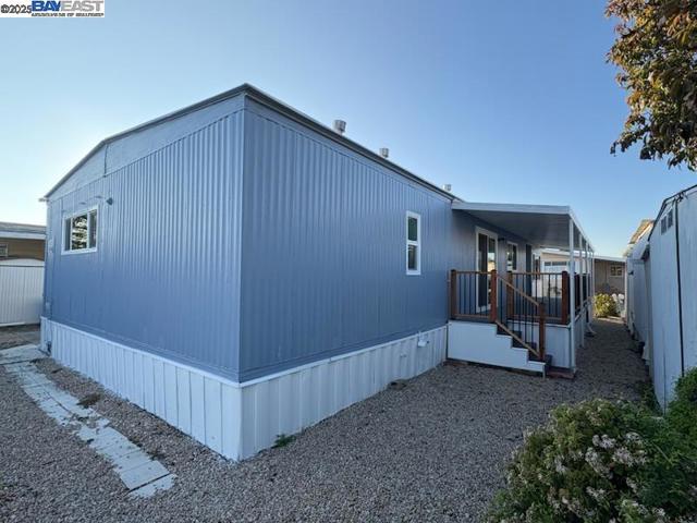 4141 Deepcreek, Fremont CA: https://media.crmls.org/mediaz/713a9d55-6629-4b74-a295-6407c1c517d7.jpg