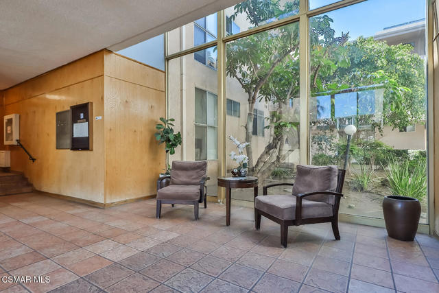 5429 Newcastle Avenue, Encino CA: https://media.crmls.org/mediaz/713b039b-324c-4f2f-9357-e35ae0fccf09.jpg