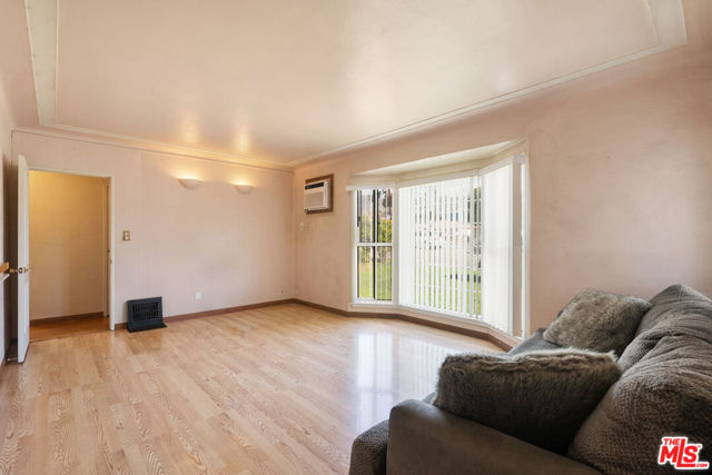 1831 N Buena Vista Street, Burbank CA: https://media.crmls.org/mediaz/713b09da-3c39-44cf-b248-da024c709cce.jpg