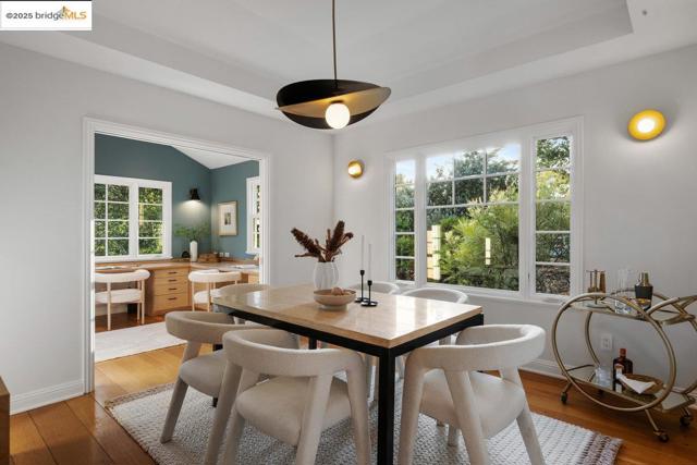 6452 Ascot Dr, Oakland CA: https://media.crmls.org/mediaz/713b197c-79a0-44d7-86ca-47d74157bf6a.jpg