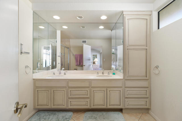 322 Villena Way, Palm Desert CA: https://media.crmls.org/mediaz/713b99ce-6d9f-4c39-85bb-9864722dd73d.jpg