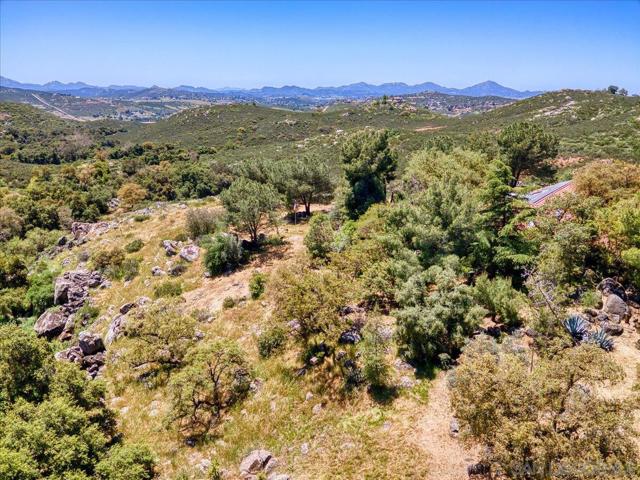 24903 Oakana Rd, Ramona CA: https://media.crmls.org/mediaz/713ddd2b-207c-4816-b880-a491635496ee.jpg