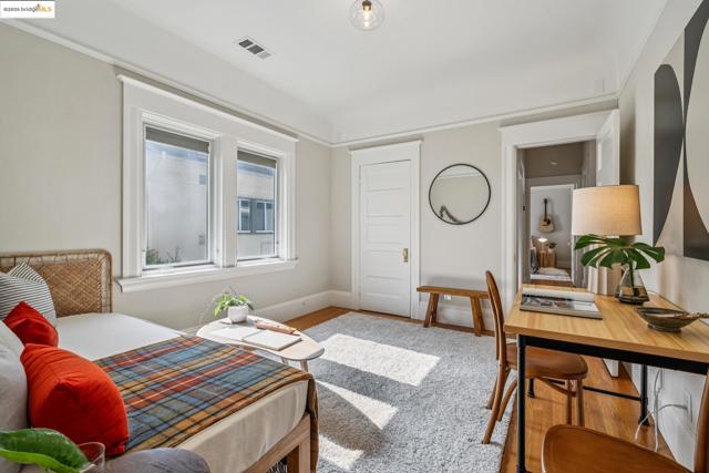 478 43rd St, Oakland CA: https://media.crmls.org/mediaz/713df118-f828-41ac-a1d2-2e80a5049f14.jpg