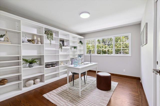 471 Claremont Way, Menlo Park CA: https://media.crmls.org/mediaz/713e1929-b11d-427a-a694-fe791a970af5.jpg