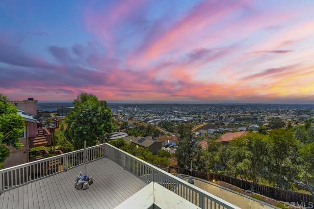 1656 Maria Avenue, Spring Valley CA: https://media.crmls.org/mediaz/713e50a1-08b8-4c3e-9d72-4169ffaee237.jpg