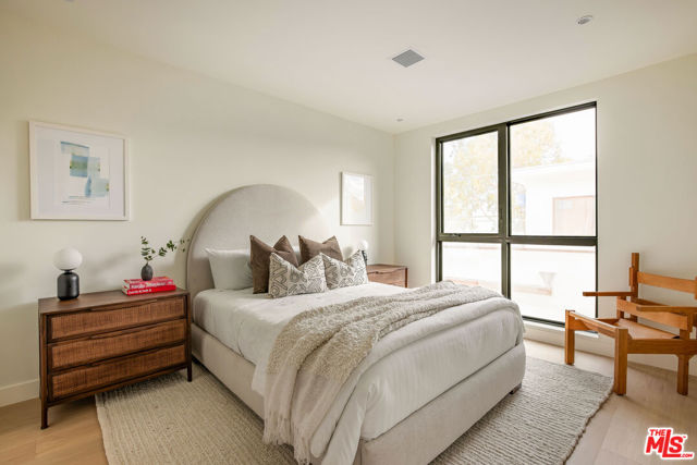 919 1/4 Hilldale Avenue, West Hollywood CA: https://media.crmls.org/mediaz/713ef19b-bff2-4d9e-a544-7f2274f3c1e2.jpg
