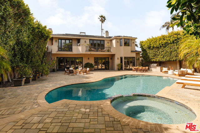 1202 San Vicente Boulevard, Santa Monica CA: https://media.crmls.org/mediaz/713eff45-7c6e-4feb-9dc1-c415834eb0f2.jpg