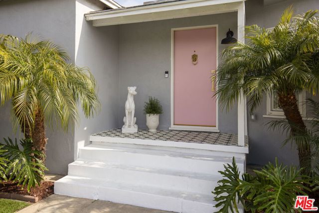 6616 W 87th Street, Los Angeles CA: https://media.crmls.org/mediaz/713f2d2a-0f2d-4c68-9a89-b2361087ce4c.jpg