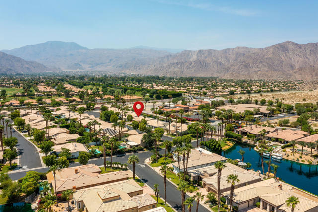 47845 Via Firenze, La Quinta CA: https://media.crmls.org/mediaz/713f4e51-1a9b-495f-8a08-748906cd4f3f.jpg