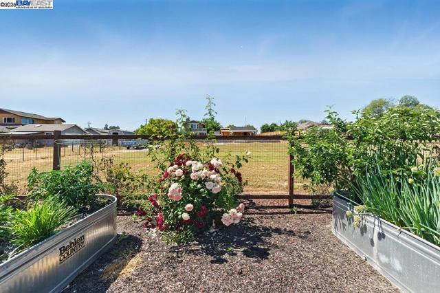 2680 Marina Ave., Livermore CA: https://media.crmls.org/mediaz/713f5f97-7e5d-4969-9803-747fbe29c119.jpg