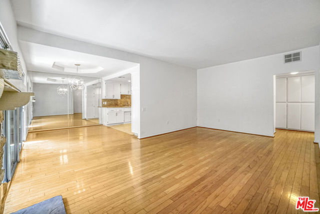 5534 Sylmar Avenue, Sherman Oaks CA: https://media.crmls.org/mediaz/713f75bc-1cf9-4096-b905-860a0f88e67c.jpg