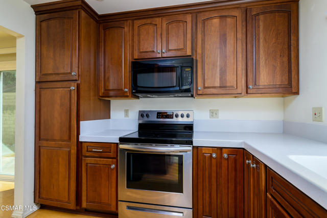 2202 Park Place, Thousand Oaks CA: https://media.crmls.org/mediaz/71402f87-dd9c-478d-a588-4bbb084095aa.jpg