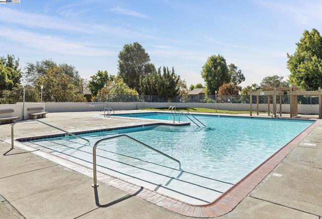 3362 Tonga Ln, Alameda CA: https://media.crmls.org/mediaz/7140b72b-6493-4de5-b4d5-68d3459400df.jpg