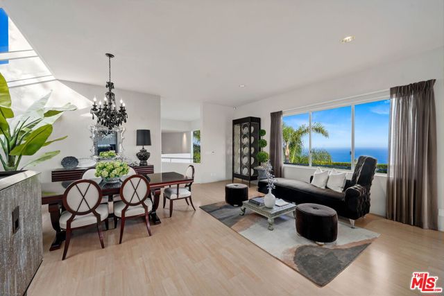 28177 Rey De Copas Lane, Malibu CA: https://media.crmls.org/mediaz/7141369f-5370-44c8-b51d-b9723d298783.jpg