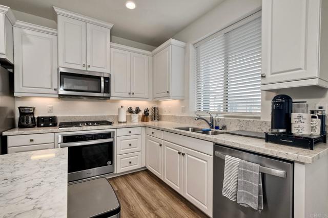 2211 Solara Lane, Vista CA: https://media.crmls.org/mediaz/714153df-7f26-4671-98db-8c52c5ef5fd5.jpg