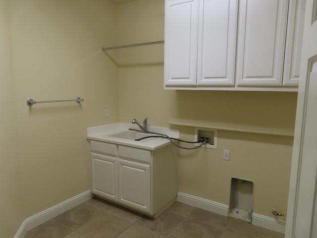 176 N Sierra Madre Street, Tracy CA: https://media.crmls.org/mediaz/71416152-cf46-41c9-ade4-0f0652d722dc.jpg