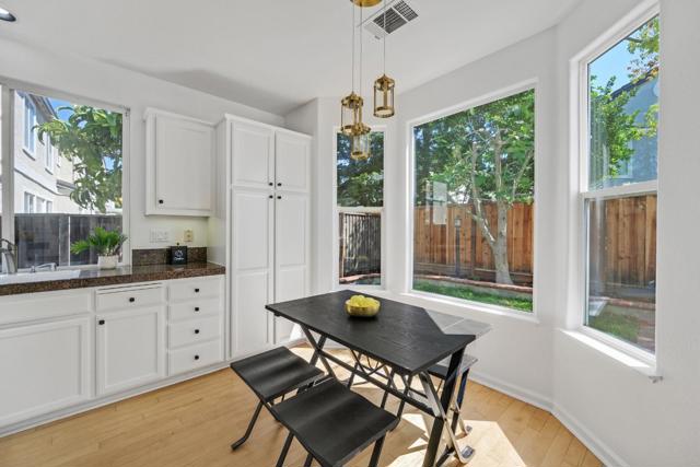36075 Crystal Springs Drive, Newark CA: https://media.crmls.org/mediaz/7141be11-a834-4b36-b6f1-323ee43113c7.jpg