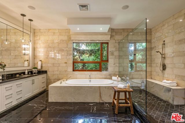 1188 Brooklawn Drive, Los Angeles CA: https://media.crmls.org/mediaz/7141f7f4-a1fe-4018-a124-7b7464f439dc.jpg