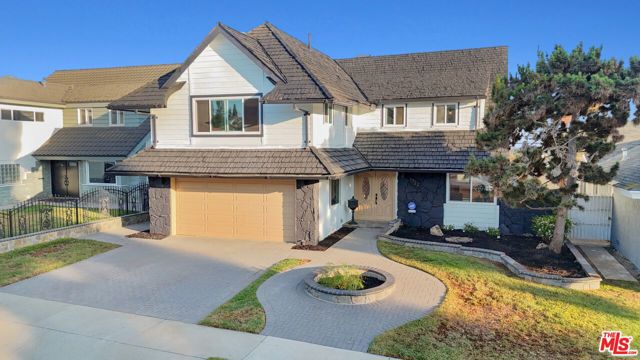 1722 E Turmont Street, Carson CA: https://media.crmls.org/mediaz/7141fd71-3f91-41c5-b335-70dbff19a7cc.jpg