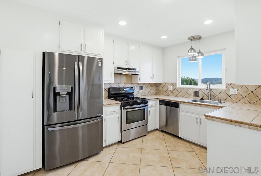 725 4th Ave - photo 13