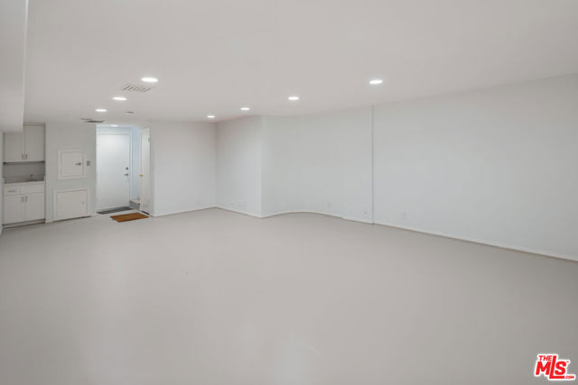 1129 2nd Street, Hermosa Beach CA: https://media.crmls.org/mediaz/7142c1f3-ac07-4ad5-8d0a-27f9010c200c.jpg