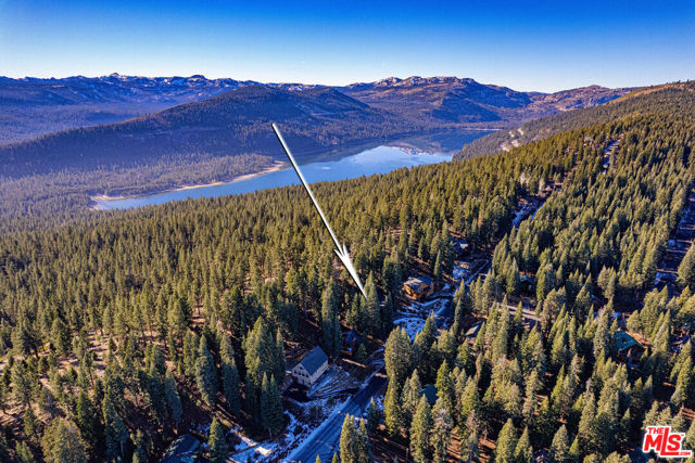 11504 Skislope Way, Truckee CA: https://media.crmls.org/mediaz/71431da9-c795-4bd0-b521-f8cc46c6cd39.jpg
