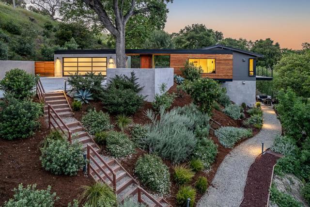 26896 Alejandro Drive, Los Altos Hills CA: https://media.crmls.org/mediaz/7143851b-949c-451d-b8f5-3e71f5bce6a4.jpg