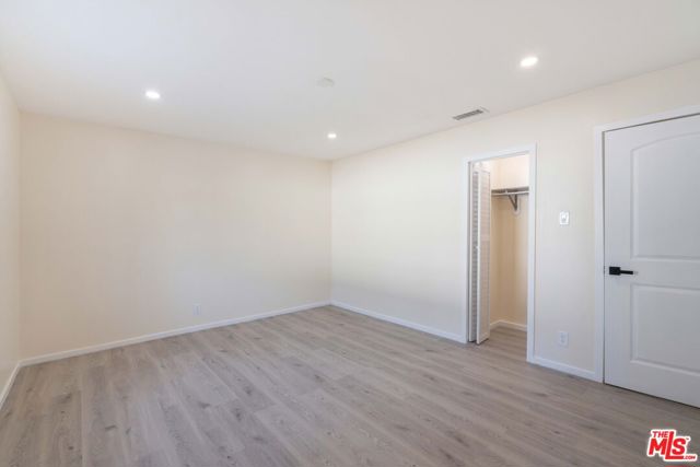 9701 Wheatland Avenue, Sunland CA: https://media.crmls.org/mediaz/7143b825-a8dd-4cd1-88d1-1816bf37fd77.jpg
