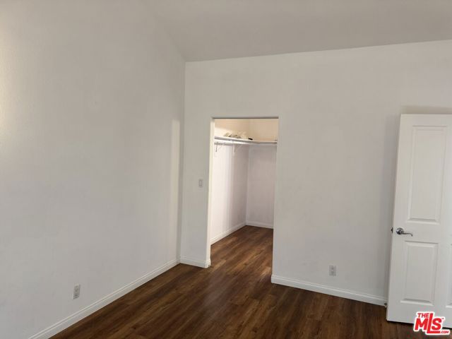 2315 Mira Vista Avenue, Montrose CA: https://media.crmls.org/mediaz/7143b94a-82af-420a-a0a6-b9e232a064a1.jpg