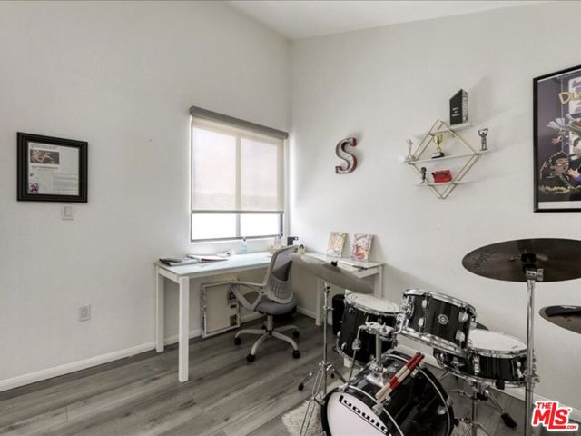 4477 Woodman Avenue, Sherman Oaks CA: https://media.crmls.org/mediaz/7143d164-ed54-44dd-b8e3-e2789c92d876.jpg