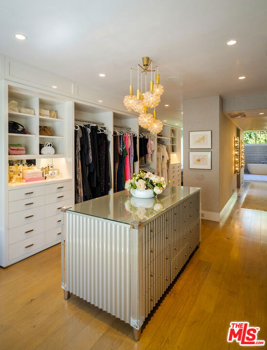 6 Bed Home for Sale in Los Angeles, California