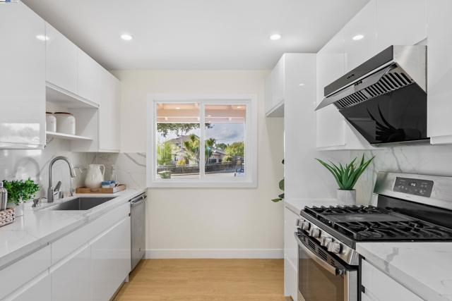 474 Oliver St, Milpitas CA: https://media.crmls.org/mediaz/71446c6d-8429-4841-bbf3-59e3624934ea.jpg