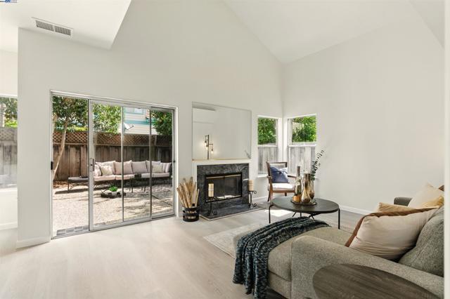 33243 Sunriver Cmn, Fremont CA: https://media.crmls.org/mediaz/71447e98-5ce5-42c9-8765-fe9153769074.jpg