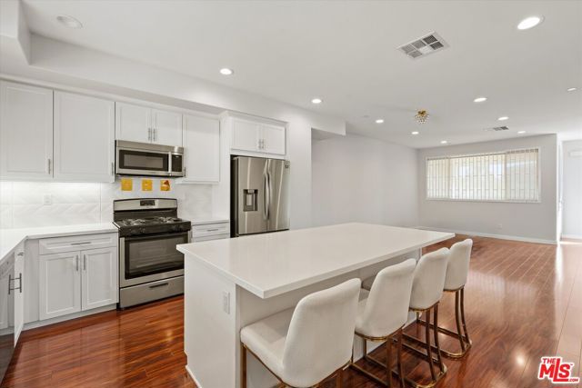 13225 Victory Boulevard photo 8