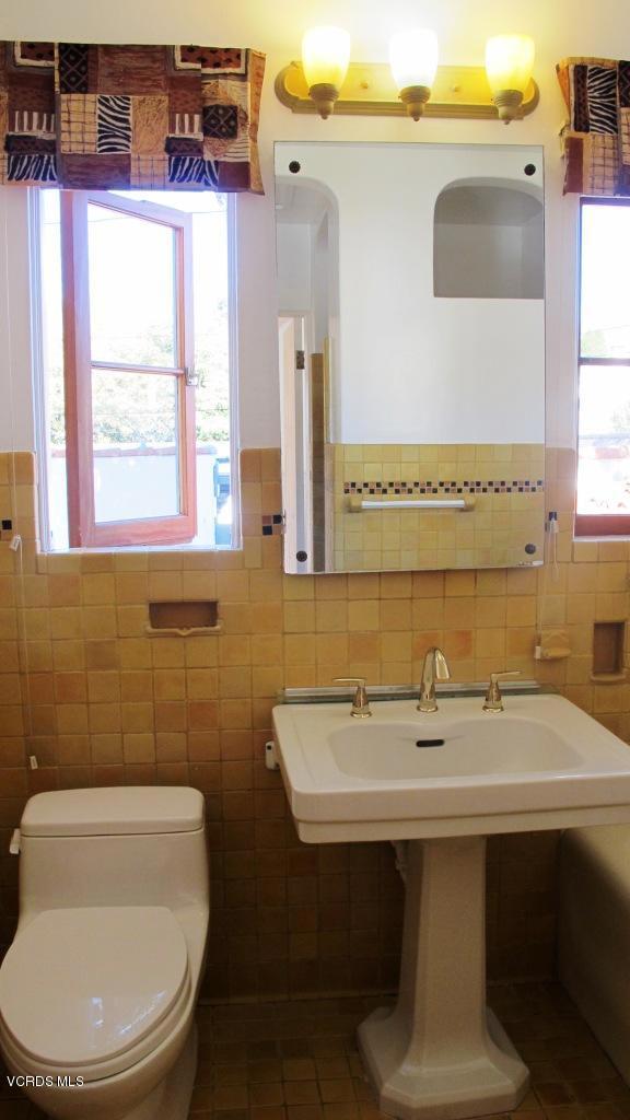 352 Glen Ellen Drive, Ventura CA: https://media.crmls.org/mediaz/71452cb6-1c2e-4c4b-849f-4183eb4e0d1d.jpg