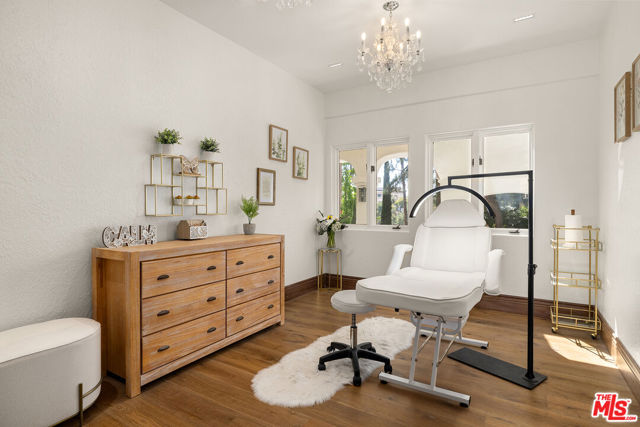 2468 Coldwater Canyon Drive, Beverly Hills CA: https://media.crmls.org/mediaz/71456393-4b1c-4238-8328-da0e9e0eff95.jpg