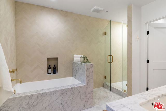 Image 40 of 56 For 4525 Greenbush Avenue